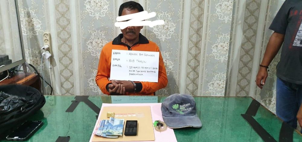 Tersangka saat diamankan polisi