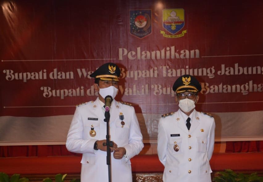 Bupati Usai Dilantik di Rumdis Gubernur Jambi, Jum'at (26/02/2021)