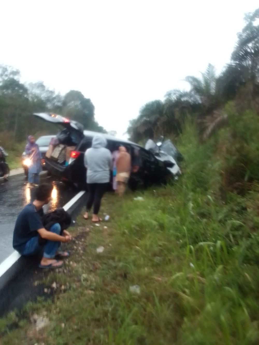 Tampak kendaraan yang terlibat laka...