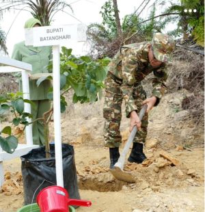 Wabup Bakhtiar Hadiri Penutupan TMMD Ke-127 di Desa Petajen 