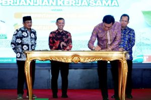 Bupati Fadhil Teken Perjanjian Kerja Sama antara Pemprov Jambi dengan Pemerintah Kabupaten Kota 
