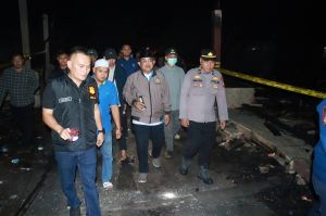  Bupati Anwar Sadat Tinjau Lokasi Kebakaran di Teluk Nilau, Pastikan Penanganan Optimal