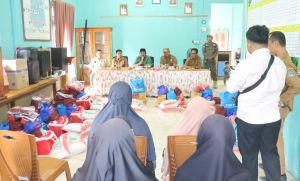  Tunjukkan Kepedulian, Anwar Sadat Salurkan Bantuan untuk Warga Terdampak Puting Beliung